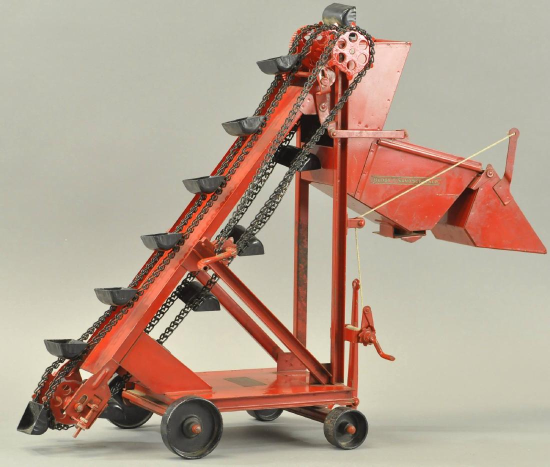 BUDDY L SAND SCREENER: Pressed steel, c. 1920's, replacement gears in working condition. 26.5" l.