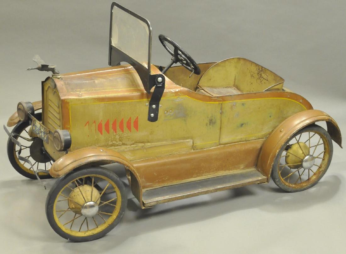 AMERICAN NAT'L. BUICK JUVENILE AUTO LINE PEDAL CAR (1 of 2)