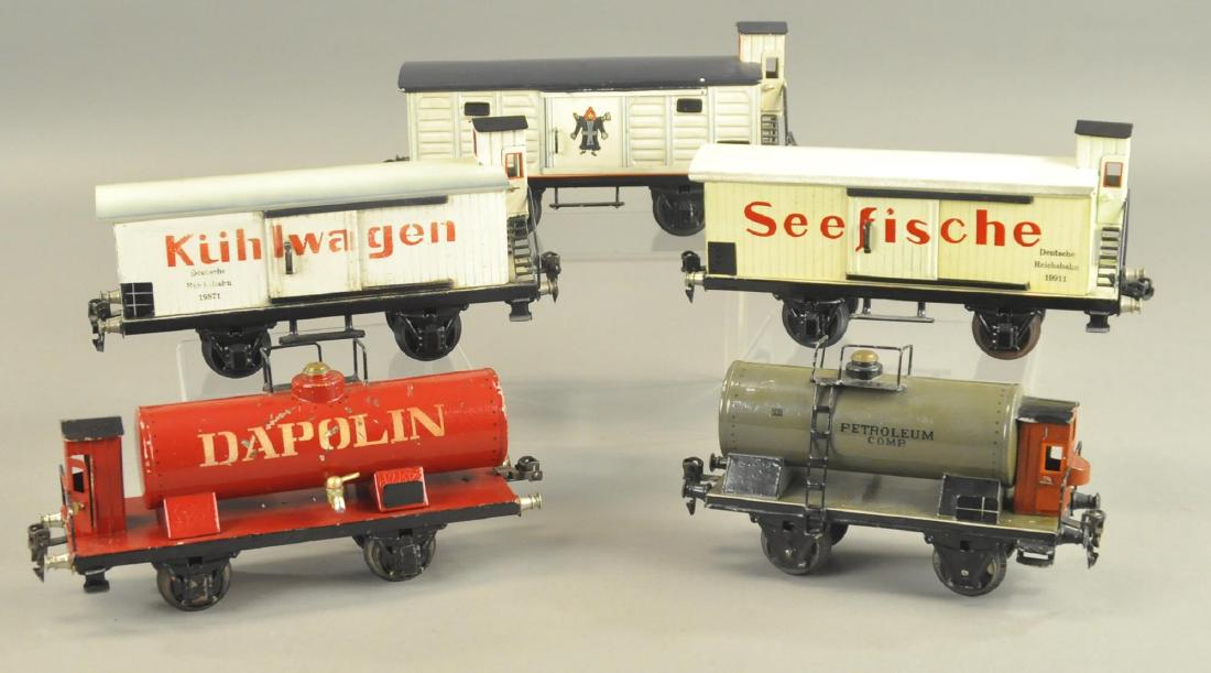 FIVE MARKLIN FOUR WHEEL FREIGHT CARS (1 of 5)