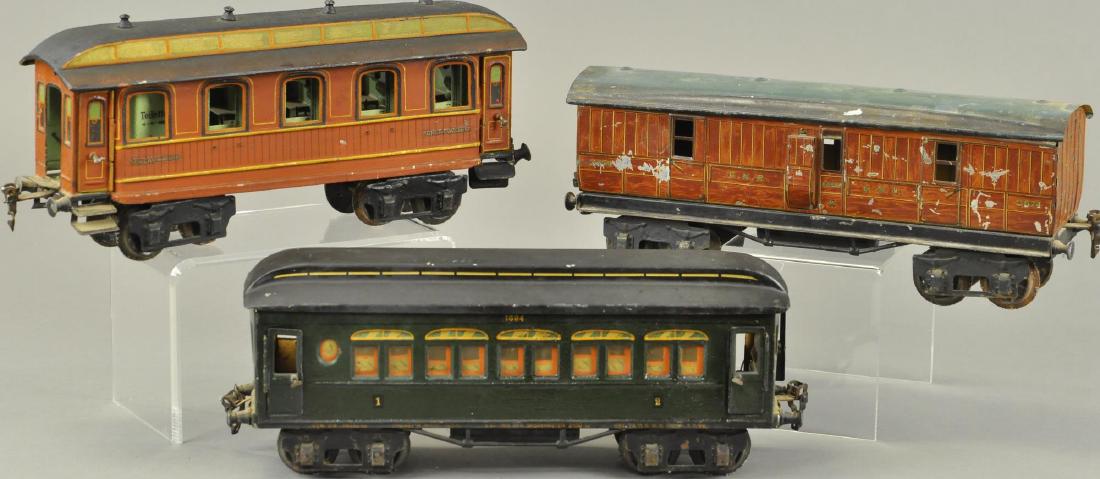 THREE MARKLIN 1 GAUGE PASSENGER CARS (1 of 5)