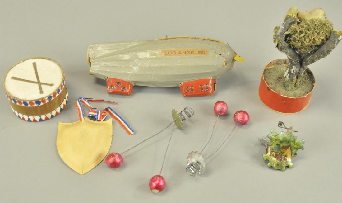 SEVERAL EARLY CHRISTMAS TREE ORNAMENTS (1 of 4)
