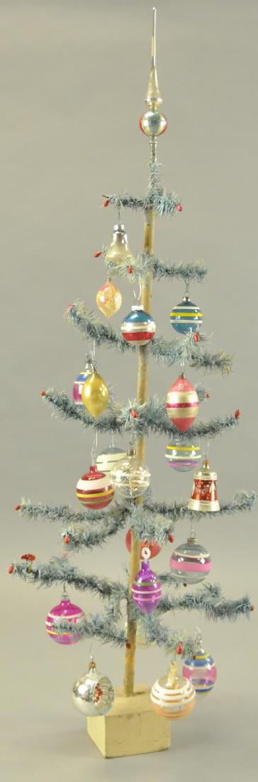 LIGHT GREEN FEATHER TREE WITH BERRIES (1 of 3)