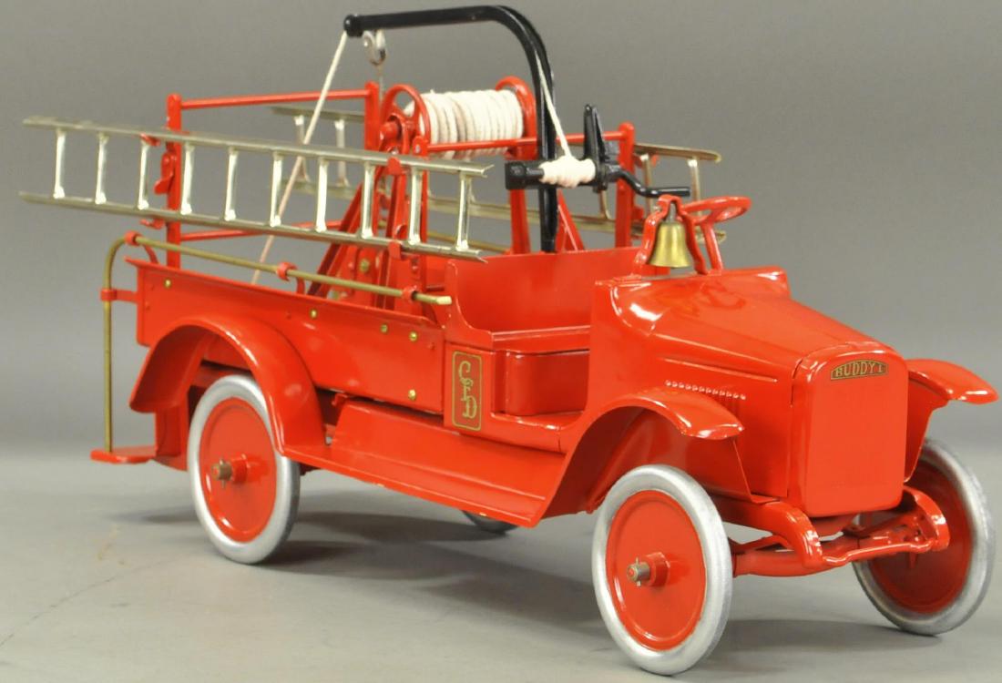 BUDDY L EXTENSION LADDER TRUCK (1 of 2)