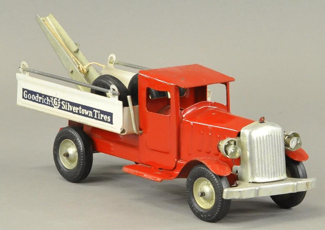 METALCRAFT TIRE WRECKER TRUCK: 94 METALCRAFT TIRE WRECKER TRUCK 13" L. All Original Condition.