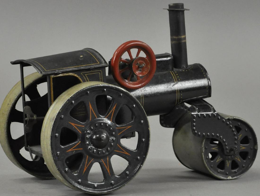 EUROPEAN TIN TRACTION STEAM ROLLER: 34. EUROPEAN TIN TRACTION STEAM ROLLER | All Original Condition. | 8" l.