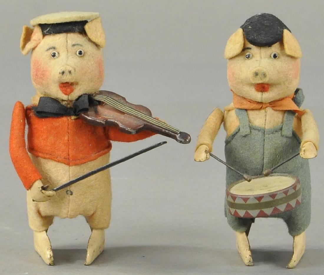 SCHUCO PIG DRUMMER & VIOLINIST (1 of 2)