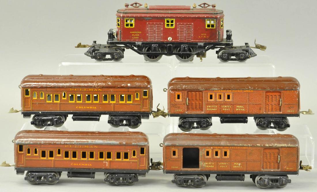PREWAR AMERICAN FLYER 3020 LOCO PASSENGER SET (1 of 4)