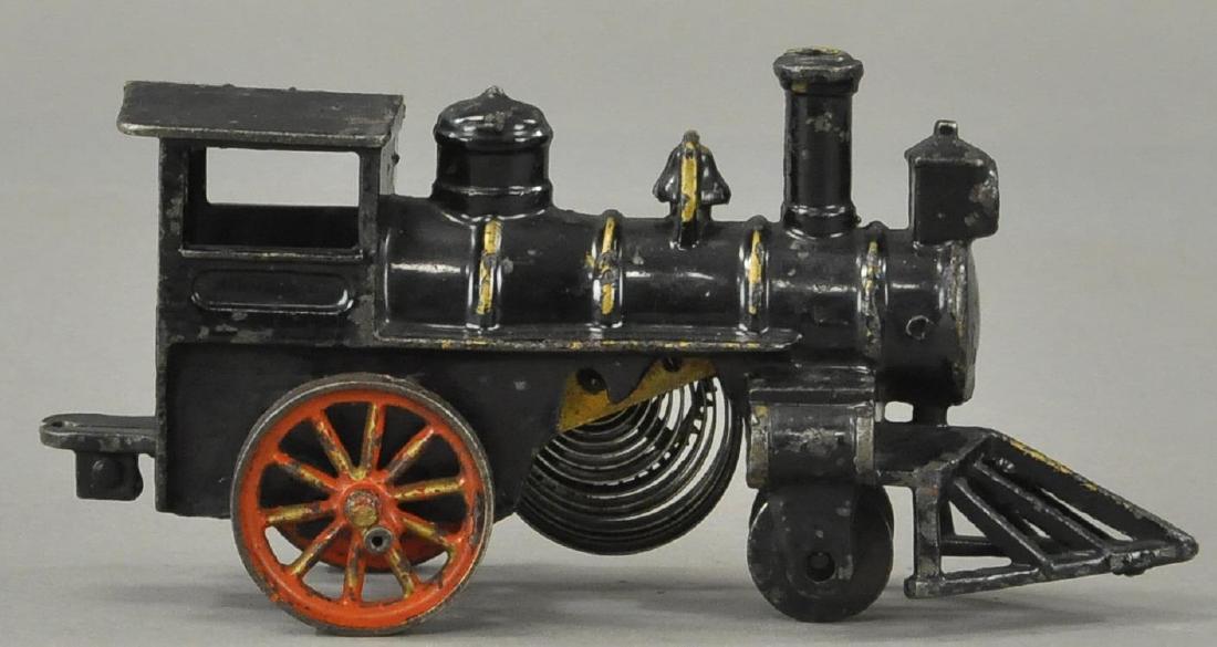 HUBLEY 1906 CLOCKWORK FLOOR LOCOMOTIVE (1 of 4)