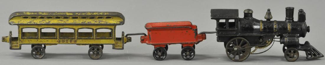 IVES CLOCKWORK FLOOR TRAIN W/ QUEEN CAR (1 of 3)