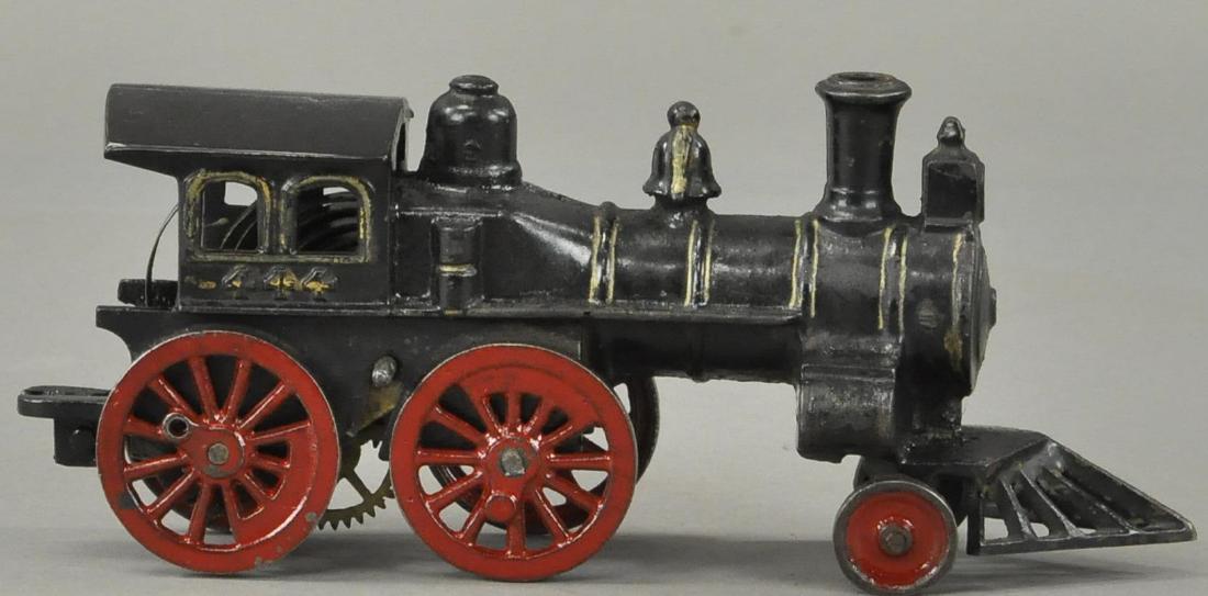 EARLY CLOCKWORK HUBLEY FLOOR LOCOMOTIVE (1 of 4)