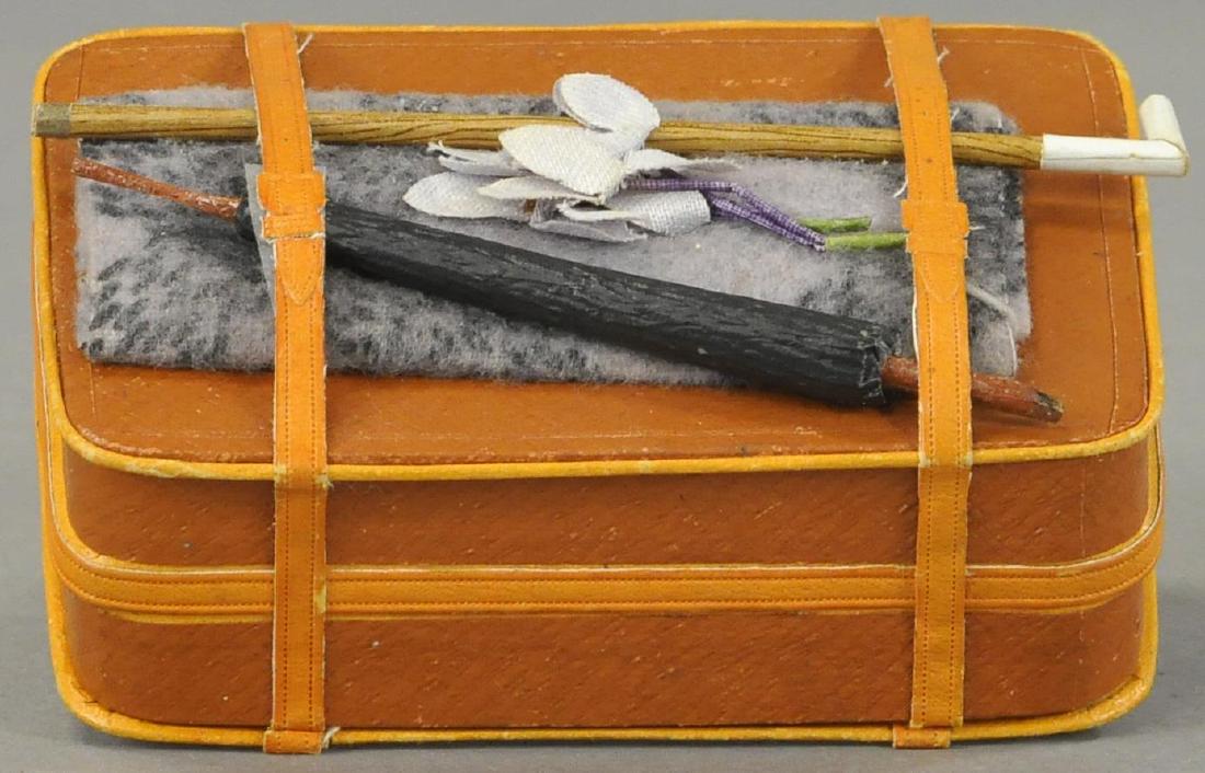 DRESDEN SUITCASE WITH UMBRELLA CANDY CONTAINER (1 of 4)