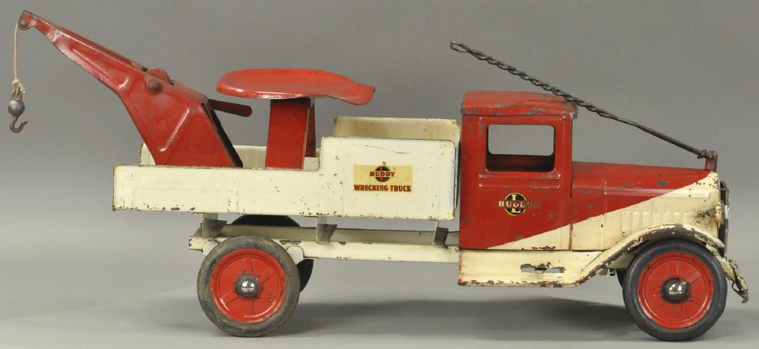 BUDDY L INTERNATIONAL WRECKER: 607. BUDDY L INTERNATIONAL WRECKER | 26" l.
