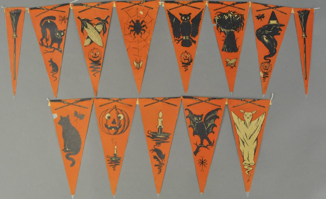 LARGE BEISTLE HALLOWEEN PENNENT (1 of 2)