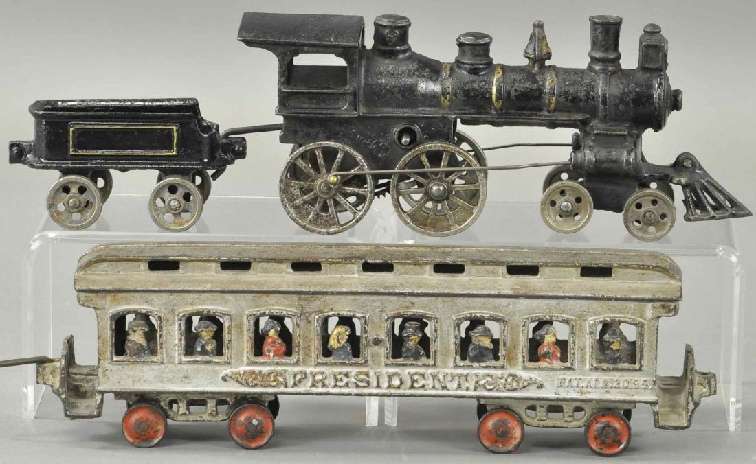 IVES CAST IRON CLOCKWORK FLOOR TRAIN (1 of 4)