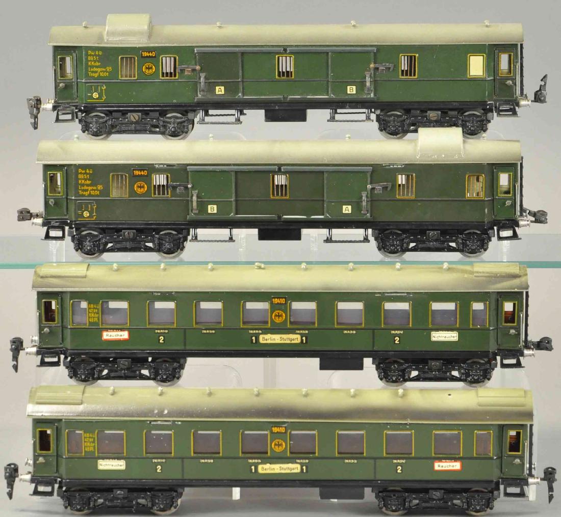 MARKLIN SCALE EUROPEAN PASSENGER CAR SET (1 of 3)