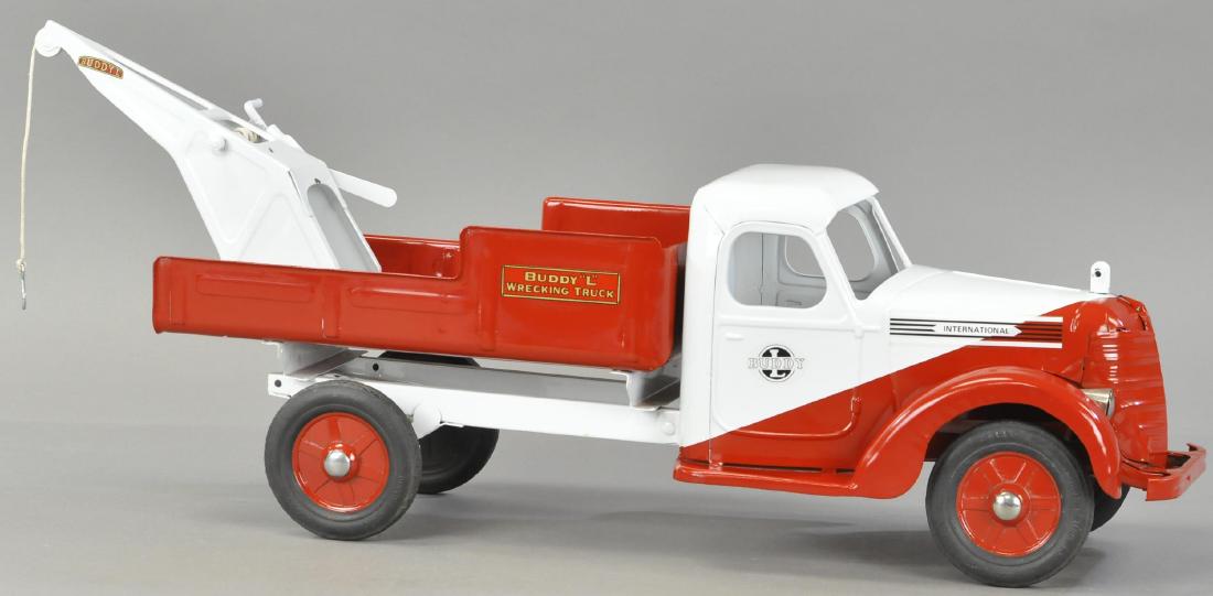BUDDY L INTERNATIONAL WRECKER (1 of 3)