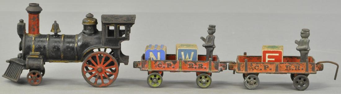 IVES FLOOR TRAIN W/ GONDOLAS (1 of 4)