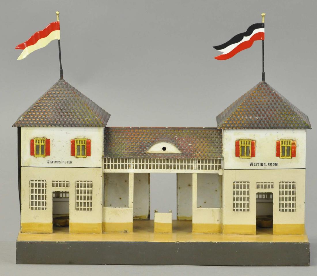 MARKLIN PASSENGER STATION (1 of 3)