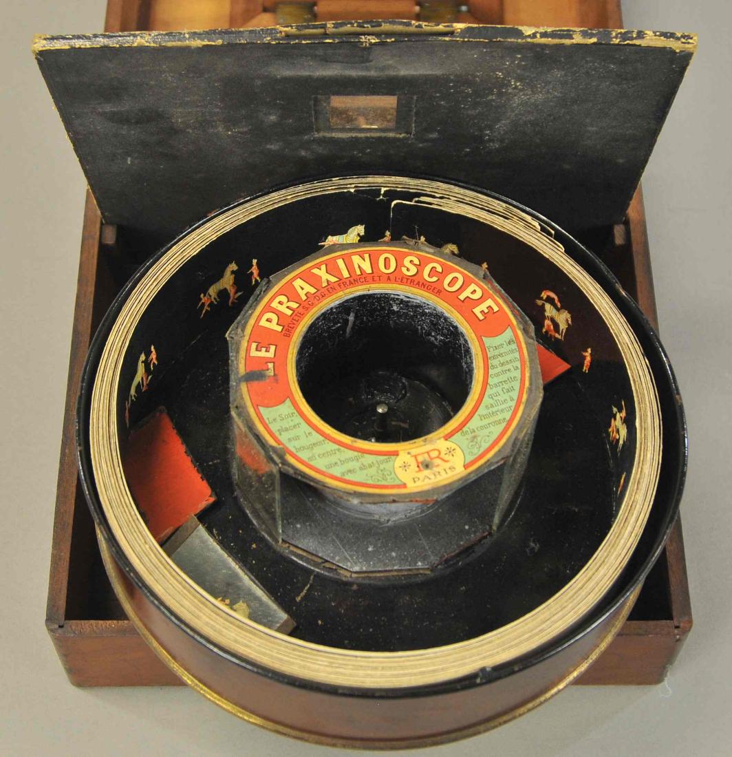 BOXED FRENCH PRAXINOSCOPE THREATRE (1 of 8)