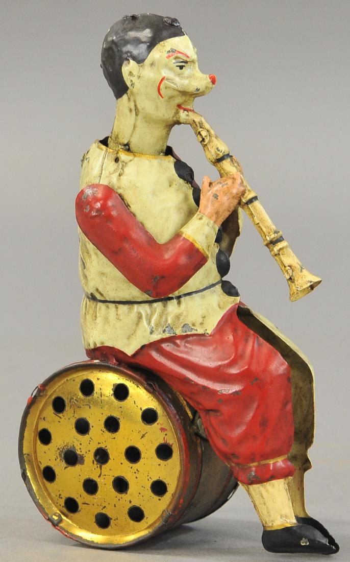 GUNTHERMANN CLOWN PLAYING FLUTE (1 of 3)