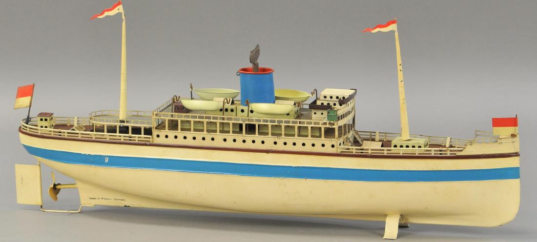 FLEISCHMANN OCEAN LINER W/ BLUE STRIPE (1 of 3)