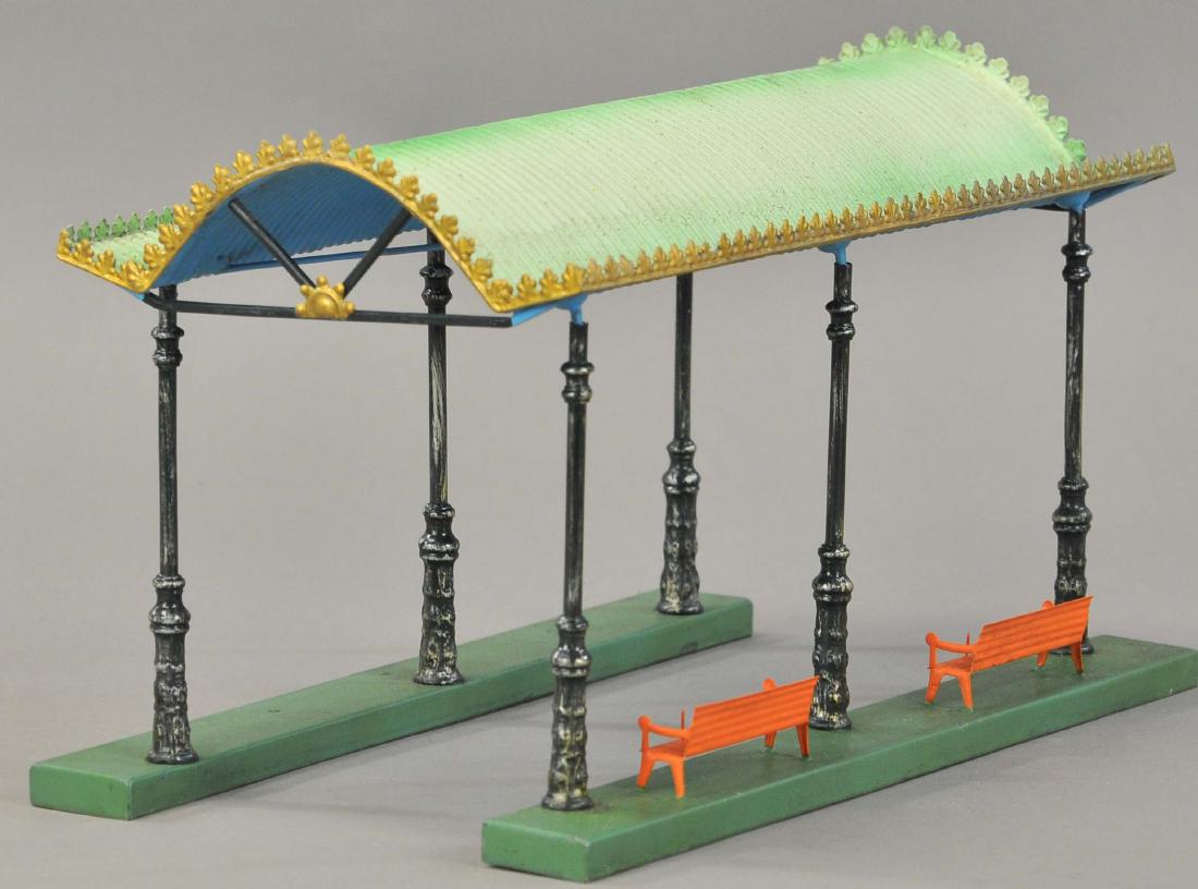 MARKLIN 1G PASSENGER WAITING PLATFORM (1 of 3)