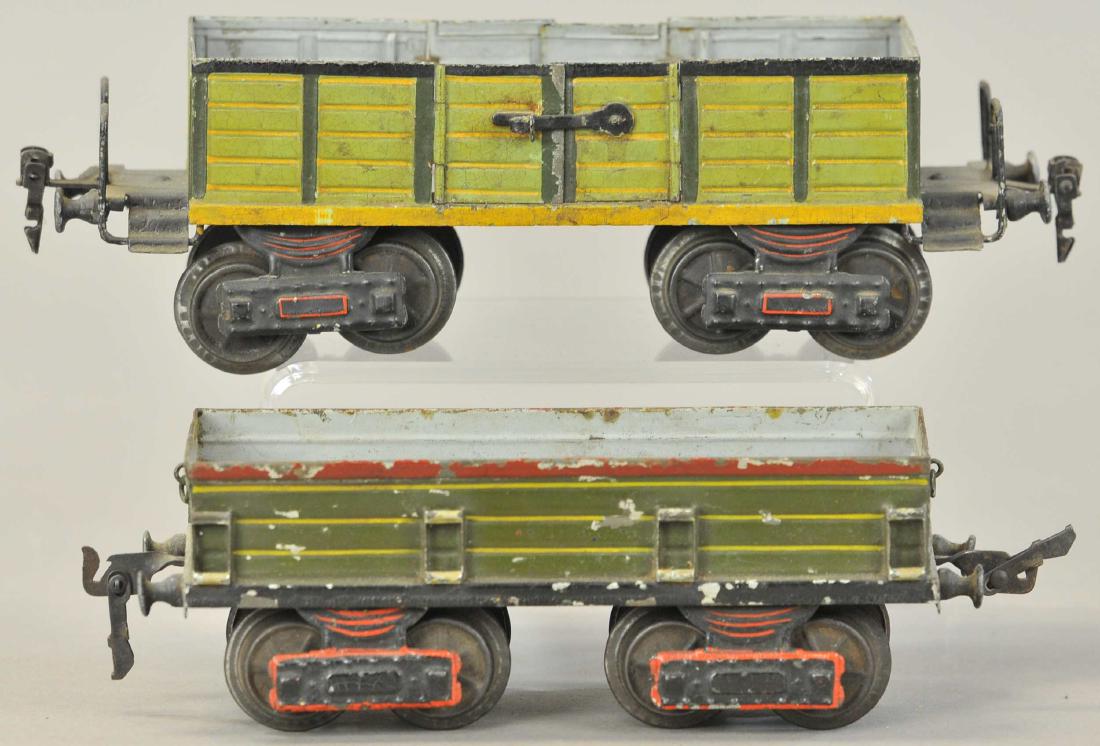 PAIR OF MARKLIN GONDOLAS (1 of 3)