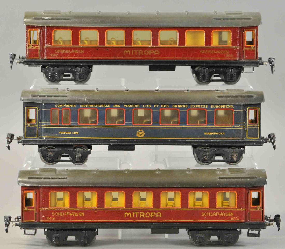 THREE MARKLIN EUROPEAN PASSENGER CARS (1 of 3)