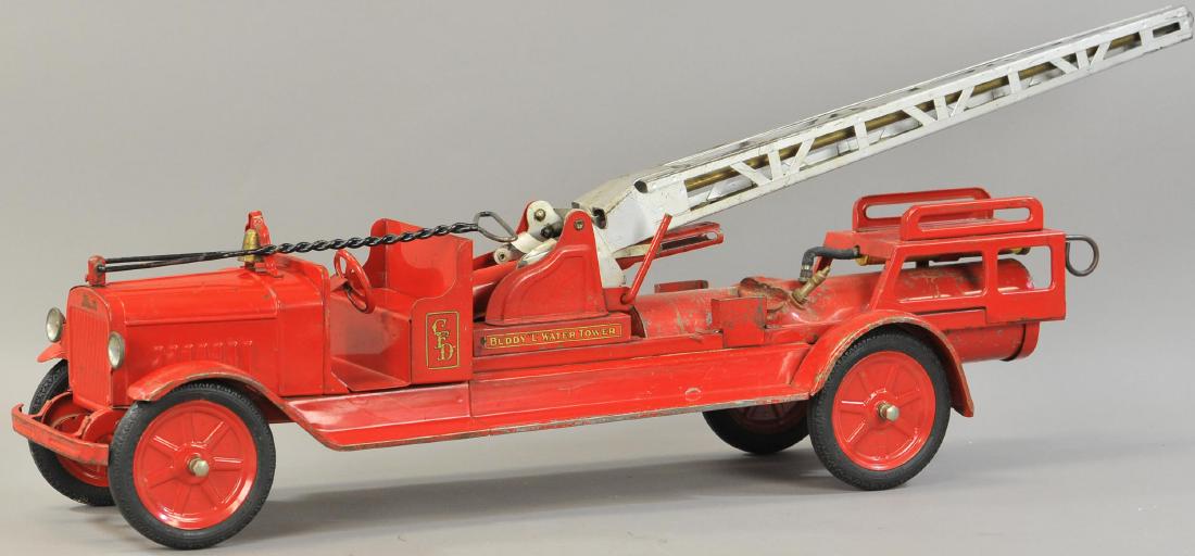 BUDDY L WATER TOWER TRUCK (1 of 3)