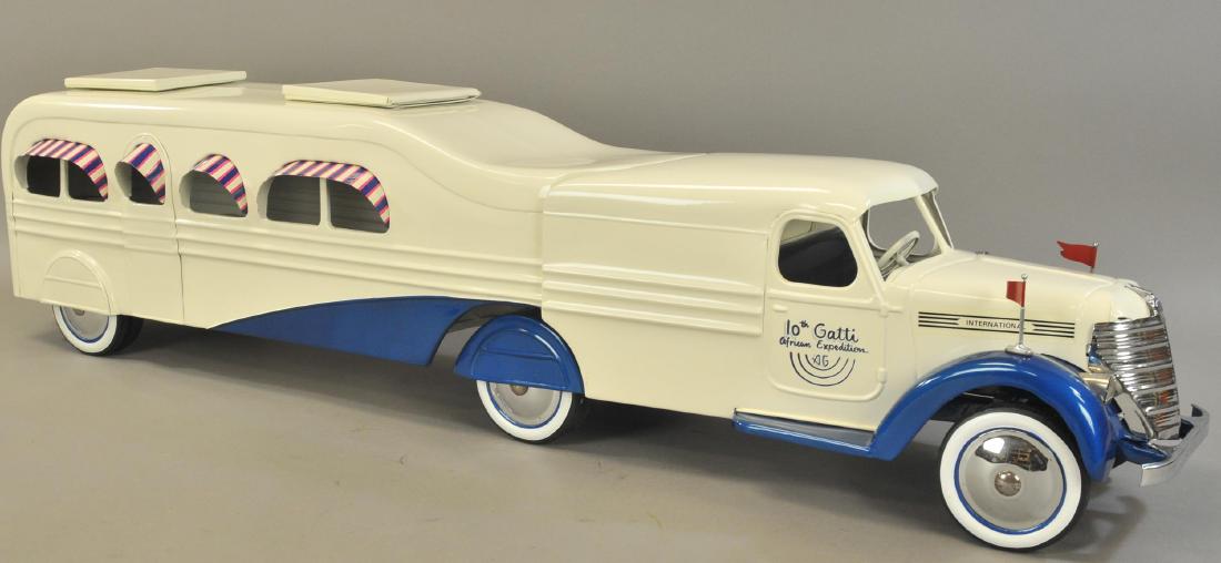 LARGE INTERNATIONAL JUNGLE YACHT CAMPER