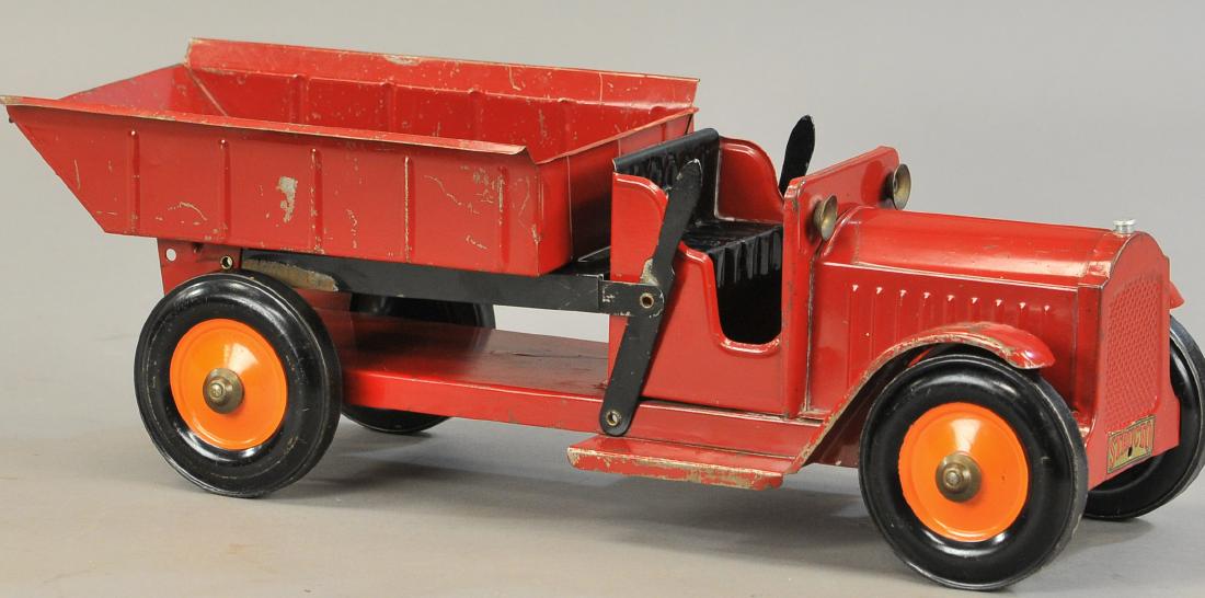 STRUCTO ELECTRIC HEADLIGHTS DUMP TRUCK: 1636. STRUCTO ELECTRIC HEADLIGHTS DUMP TRUCK | 18" l.