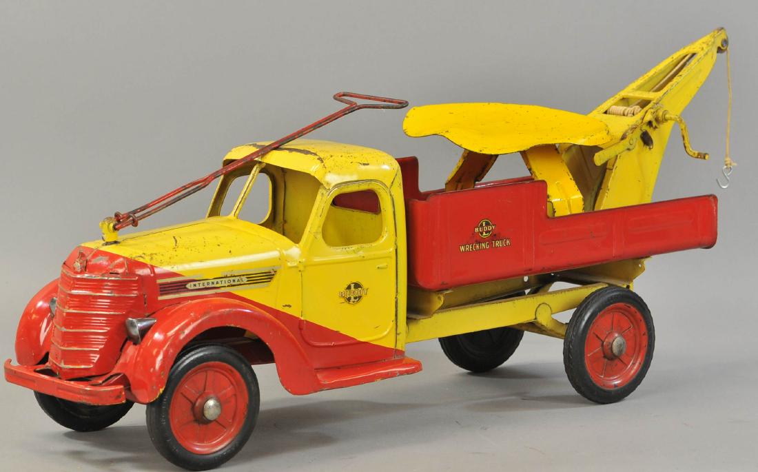 BUDDY L INTERNATIONAL RIDE-ON WRECKER (1 of 3)