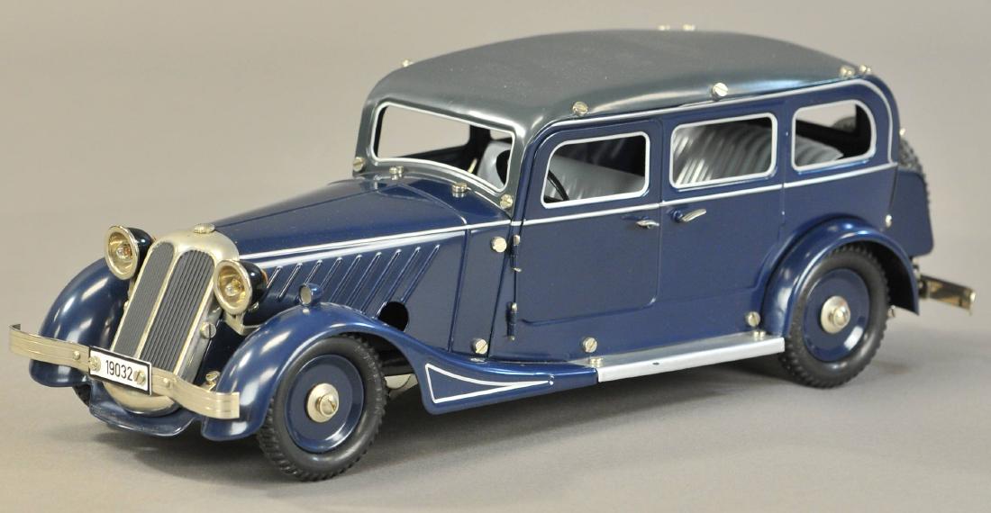 CONTEMPORARY MARKLIN TOWN CAR: 2322. CONTEMPORARY MARKLIN TOWN CAR | 15" l.