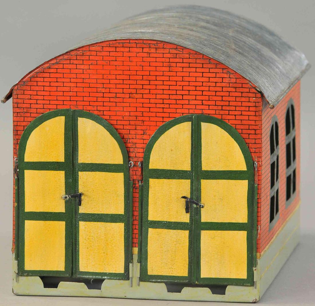 MARKLIN TWO-BAY ENGINE SHED AND TRACK (1 of 4)