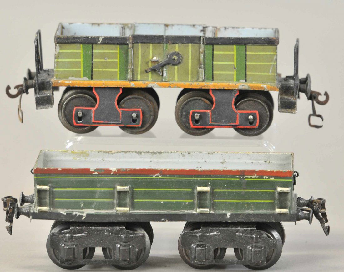 PAIR OF MARKLIN WAGONS (1 of 3)