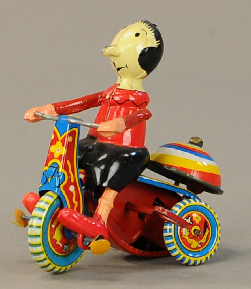 LINEMAR OLIVE OYL ON TRICYCLE (1 of 3)
