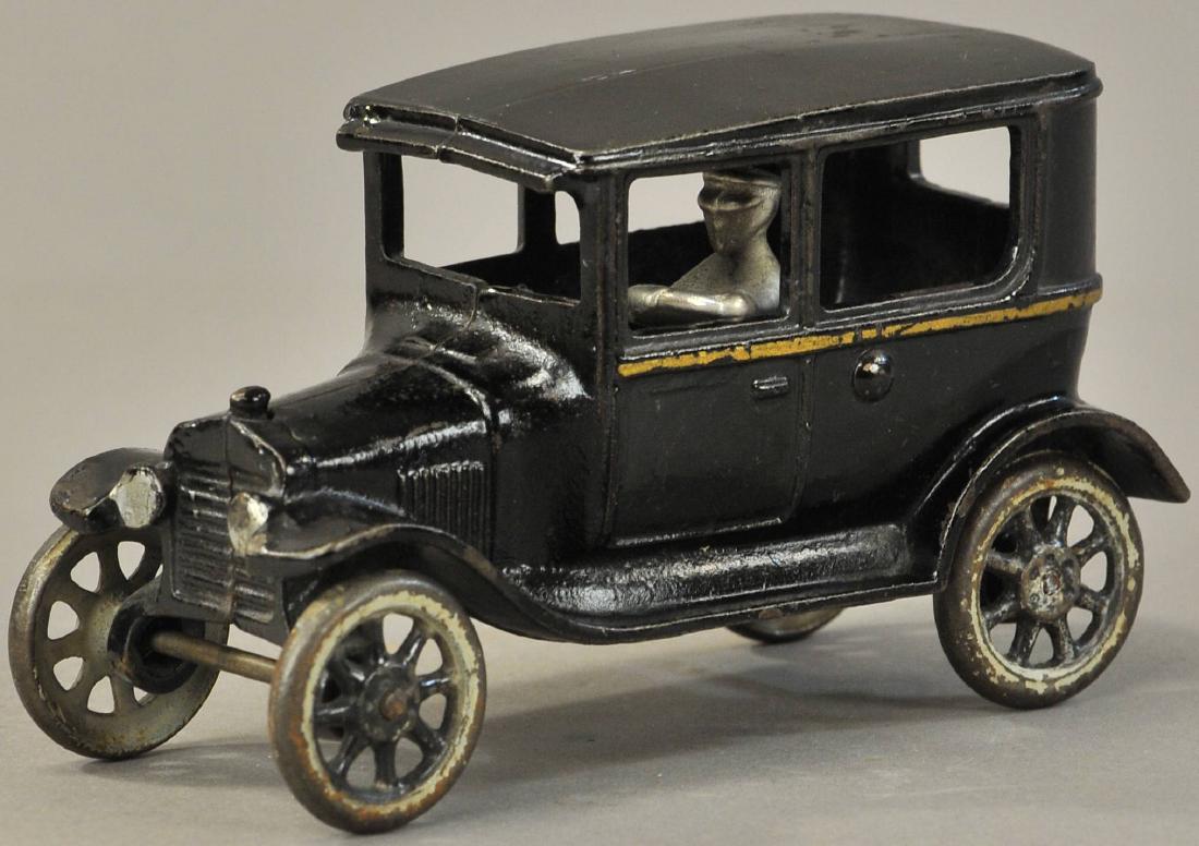 ARCADE FORD MODEL T SEDAN (1 of 3)