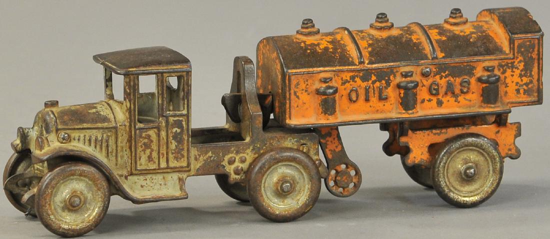 KENTON OIL AND GAS TRUCK: 718. KENTON OIL AND GAS TRUCK | 10" l.