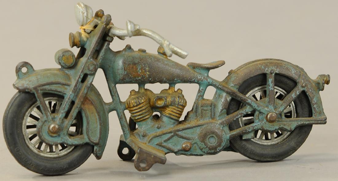 HUBLEY TWIN CYLINDER HARLEY DAVIDSON (1 of 3)