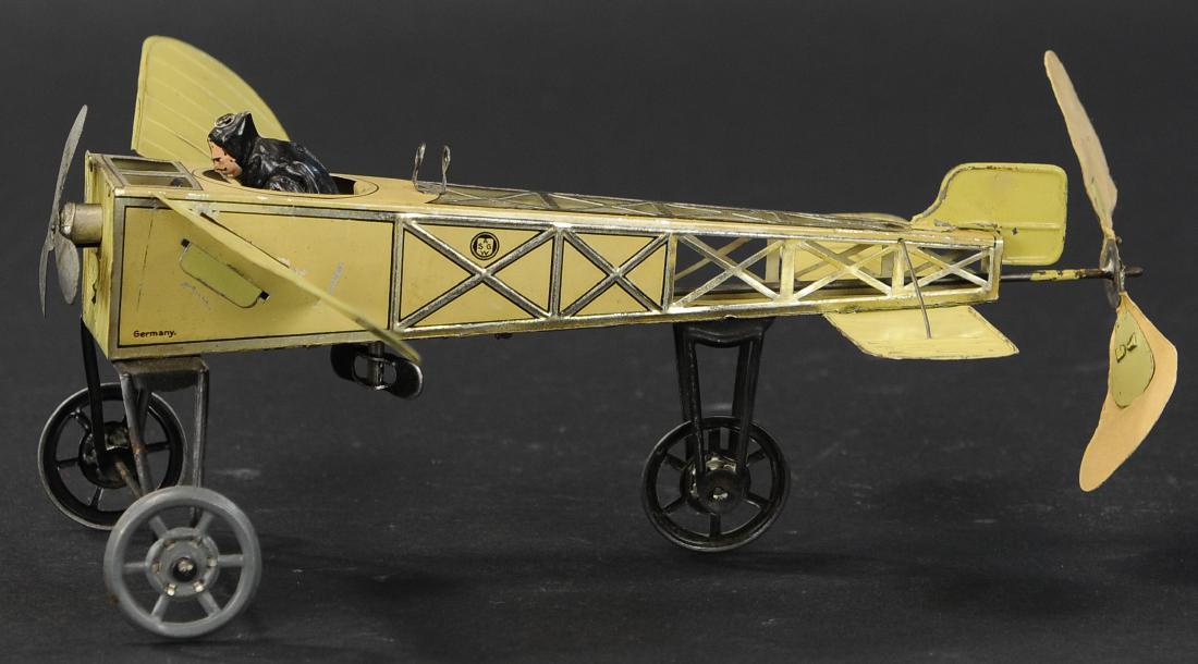 MEDIUM GUNTHERMANN BLERIOT AIRPLANE: 469. MEDIUM GUNTHERMANN BLERIOT AIRPLANE | Wind-up, early pusher style airplane bearing the name of famous French aviator Louis Bleriot. | 11" l.