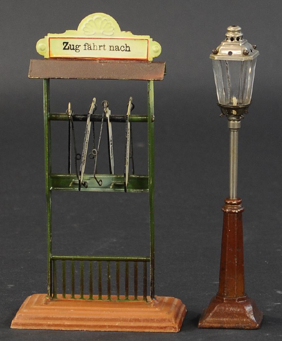 MARKLIN DESTINATION BOARD AND LAMP: 528. MARKLIN DESTINATION BOARD AND LAMP | 8.5" h.