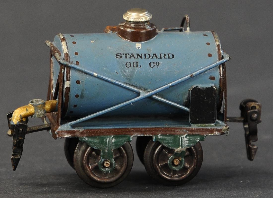 MARKLIN STANDARD OIL O GAUGE 4-WHEEL TANK CAR: 555. MARKLIN STANDARD OIL O GAUGE 4-WHEEL TANK CAR | 0 gauge. | 3.25" l.