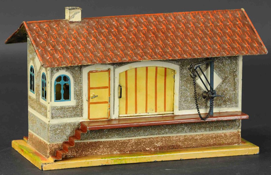 MARKLIN FREIGHT STATION: 602. MARKLIN FREIGHT STATION | Gauge 1, stucco-like finish. Provenance: Ben Michel Collection. | Base 12.5" x 6".