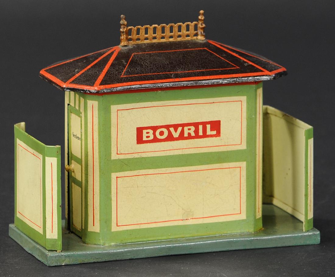 MARKLIN ENGLISH MARKET TOILET: 616. MARKLIN ENGLISH MARKET TOILET | 8" l.