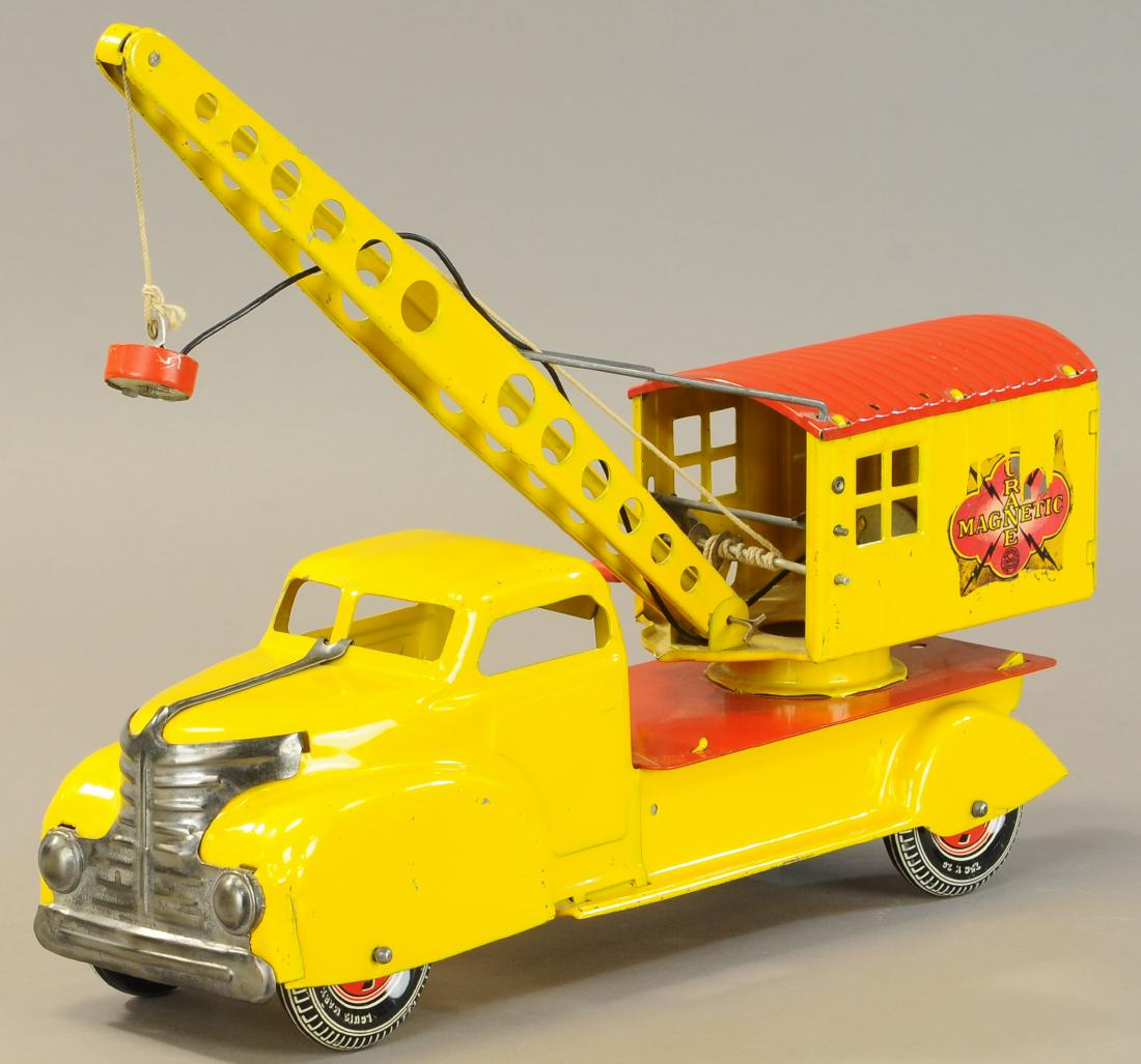 MARX MAGNETIC CRANE (1 of 3)