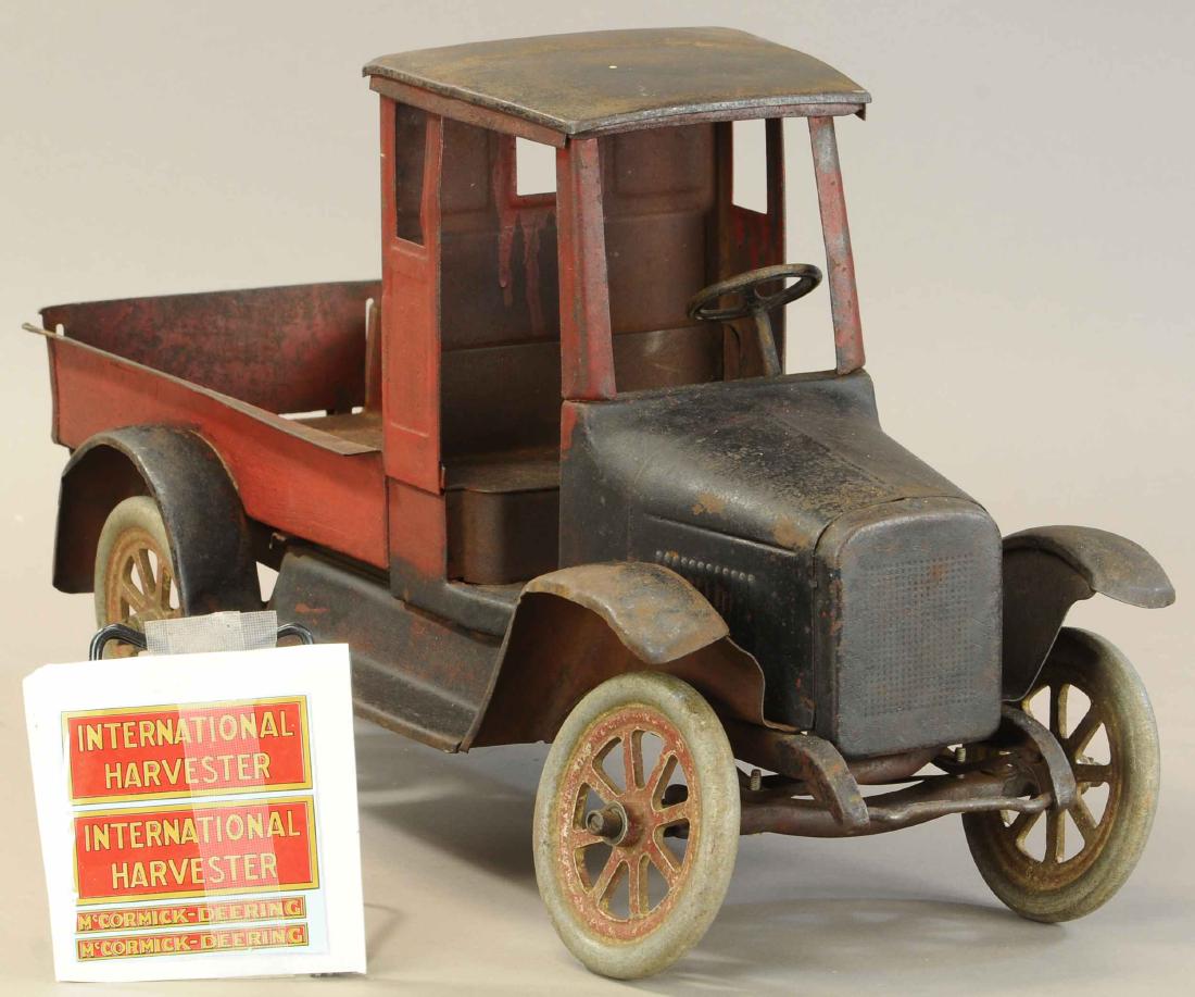 BUDDY L RED BABY INTERNATIONAL HARVESTER TRUCK (1 of 3)