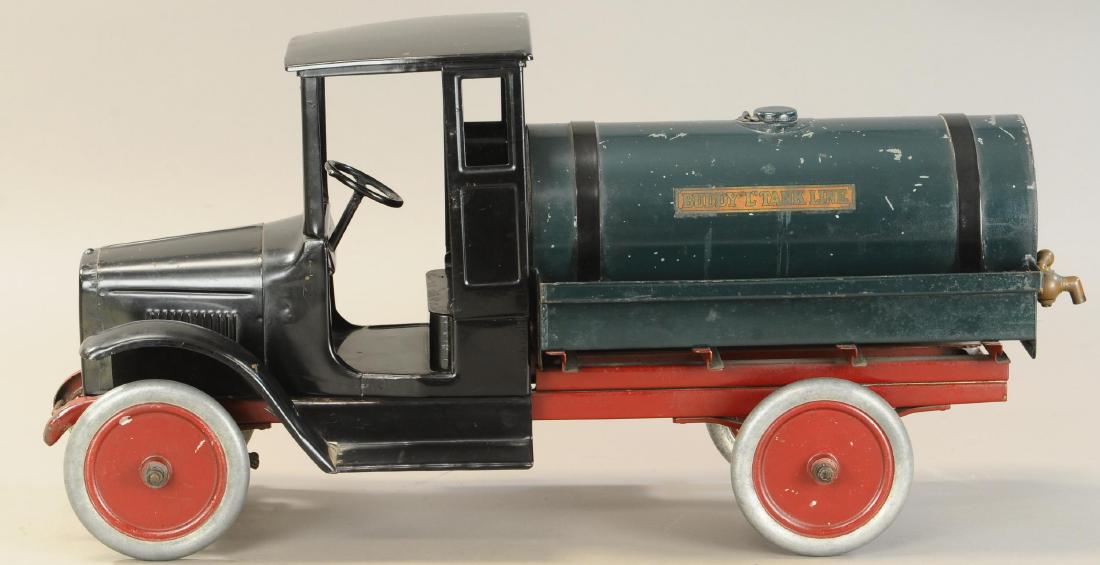 BUDDY L SPRINKLER TRUCK: 700. BUDDY L SPRINKLER TRUCK | 25" l. | Some scratches to tank area, otherwise in above average (Exc. Cond.) | $1,400 - $1,800