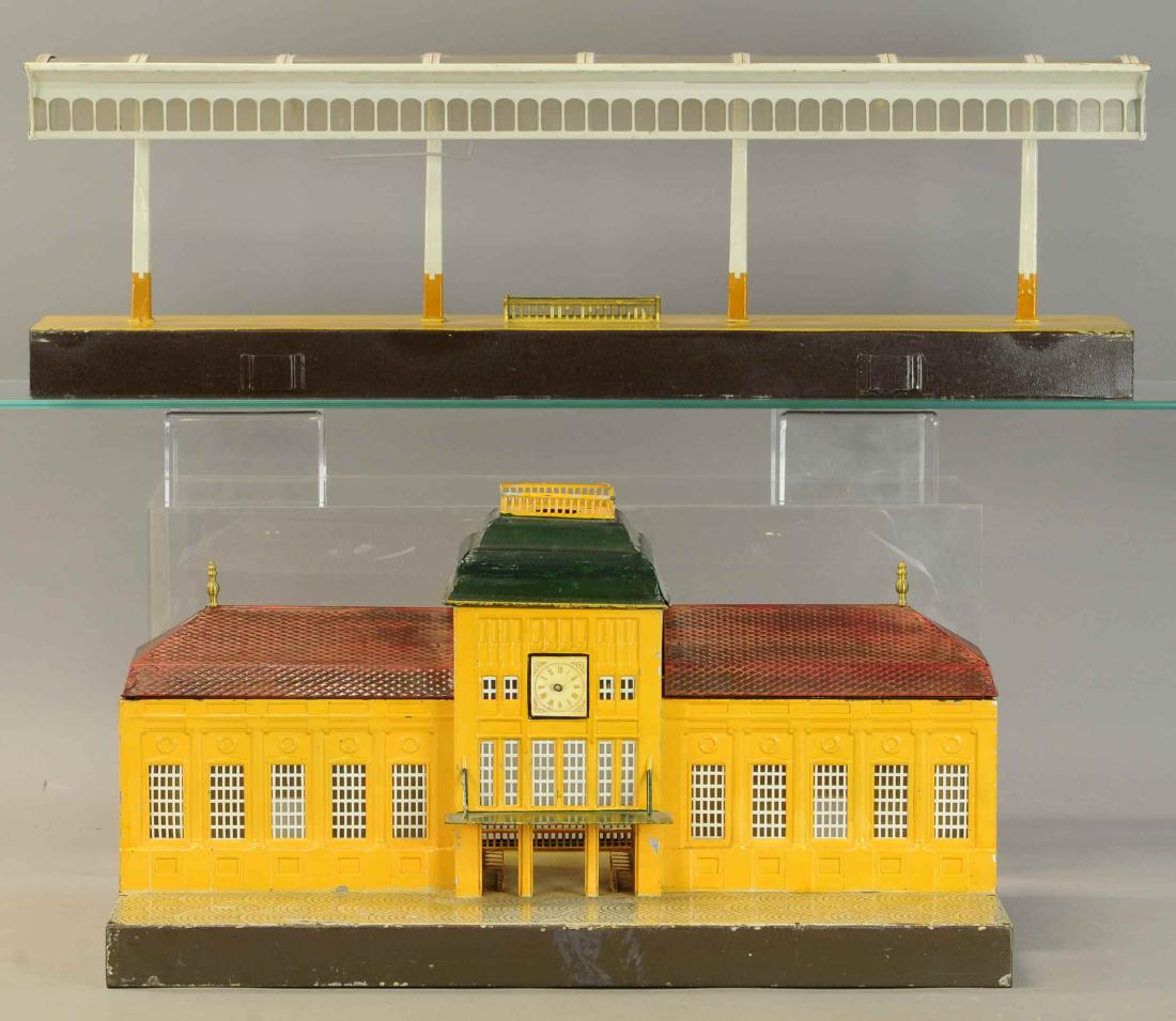 MARKLIN LEIPZIG STATION W/WAITING PLATFORM: 1397. MARKLIN LEIPZIG STATION W/WAITING PLATFORM | Station 21" x 12" | Roof cupola has touch up and solder repair, top of cupola is missing, overall (VG Cond.) | $600 - $900