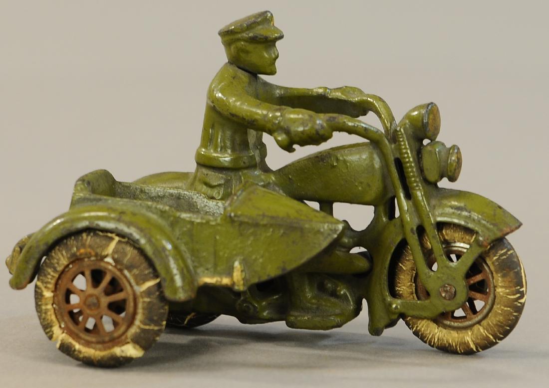 HUBLEY HARLEY DAVIDSON CYCLE W/ SIDECAR: 1030. HUBLEY HARLEY DAVIDSON CYCLE W/ SIDECAR | 5" l. | Needs a cleaning, All Original Condition. | $150 - $300