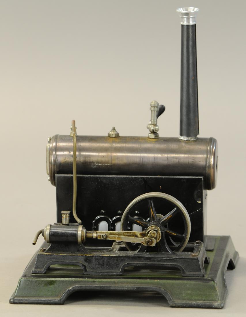 MARKLIN HORIZONTAL STEAM PLANT: 418. MARKLIN HORIZONTAL STEAM PLANT | circa 1919, #413/5, "Gothic" with box, burnished cylinder mid-sized original plant, sight glass whistle, pressure gauge. oiler and burner, 7" boiler. | 9.5" x 8.5